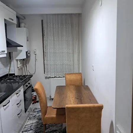 4,e Aksemsettin Mh Sari Abdullah Efendi Sk 11 N 1,2,3 Apartament Stambuł
