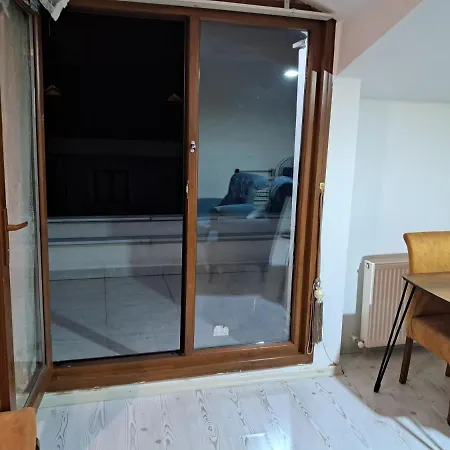 Apartament 4,e Aksemsettin Mh Sari Abdullah Efendi Sk 11 N 1,2,3 Stambuł