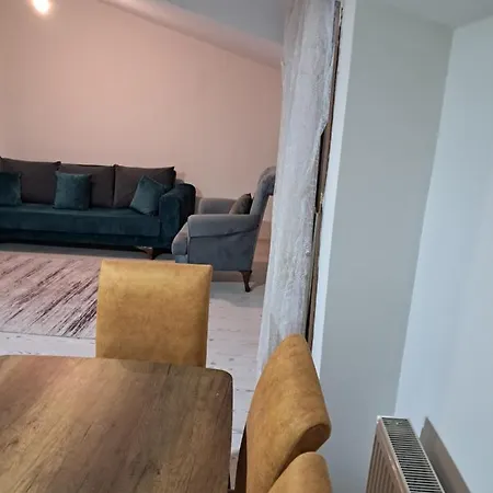 4,e Aksemsettin Mh Sari Abdullah Efendi Sk 11 N 1,2,3 Apartament Stambuł