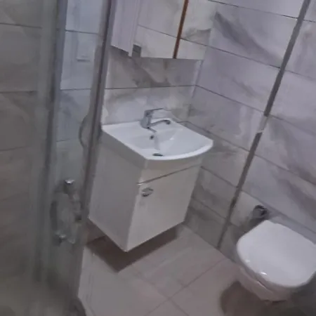 4,e Aksemsettin Mh Sari Abdullah Efendi Sk 11 N 1,2,3 Stambuł