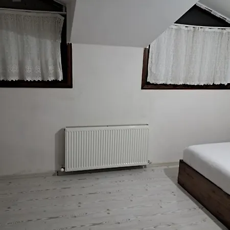 Apartament 4,e Aksemsettin Mh Sari Abdullah Efendi Sk 11 N 1,2,3 Stambuł