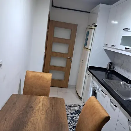4,e Aksemsettin Mh Sari Abdullah Efendi Sk 11 N 1,2,3 Apartament Stambuł
