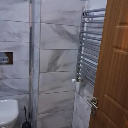 4,e Aksemsettin Mh Sari Abdullah Efendi Sk 11 N 1,2,3 Stambuł